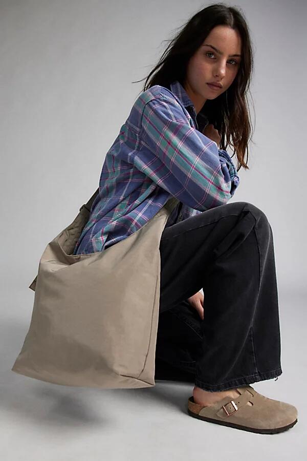 BAGGU Large Nylon Sling Bag in Dove Cover