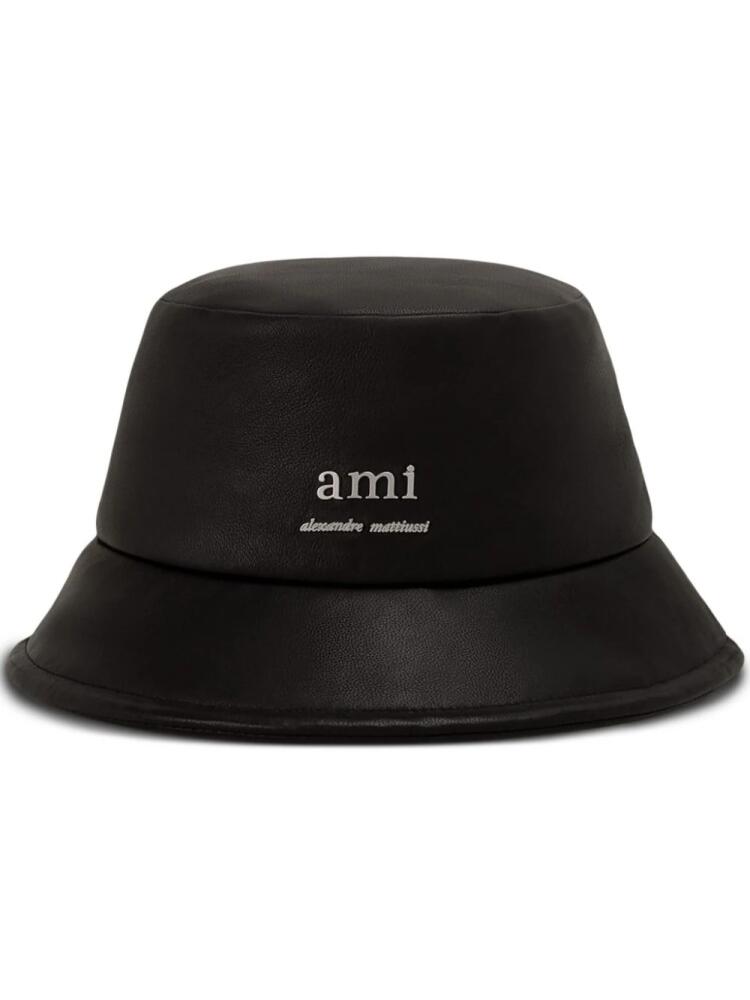 AMI Paris logo-plaque leather bucket hat - Black Cover