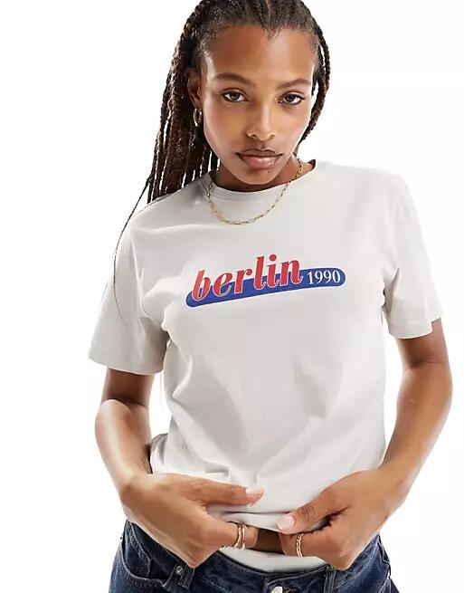 Cotton On oversized T-shirt with retro Berlin graphic-White Cover