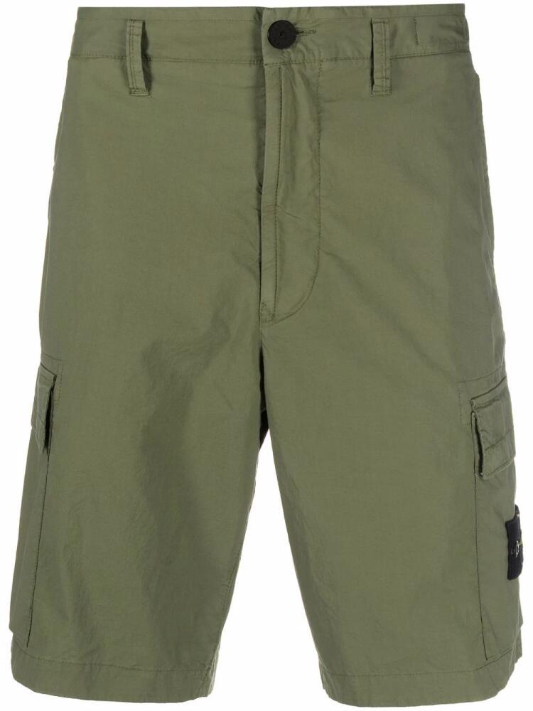 Stone Island Compass logo-patch cargo shorts - Green Cover