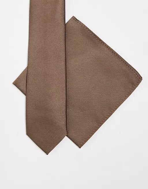 ASOS DESIGN tie and pocket square in light brown Cover