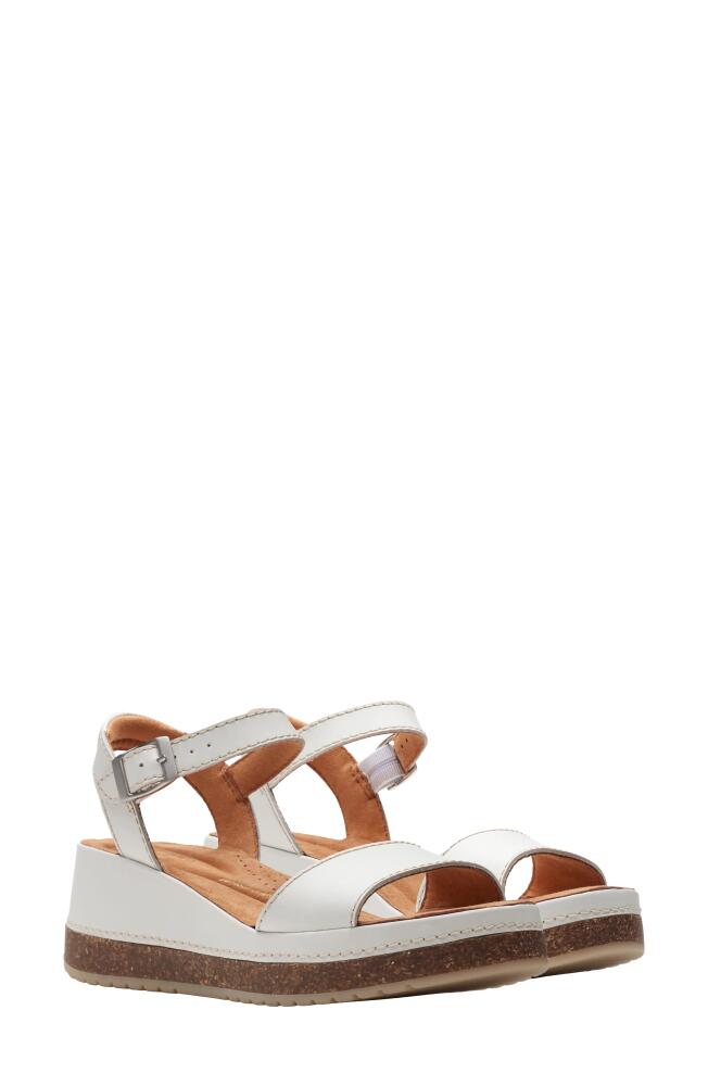 Clarks(r) Kassanda Lily Wedge Sandal in Off White Cover