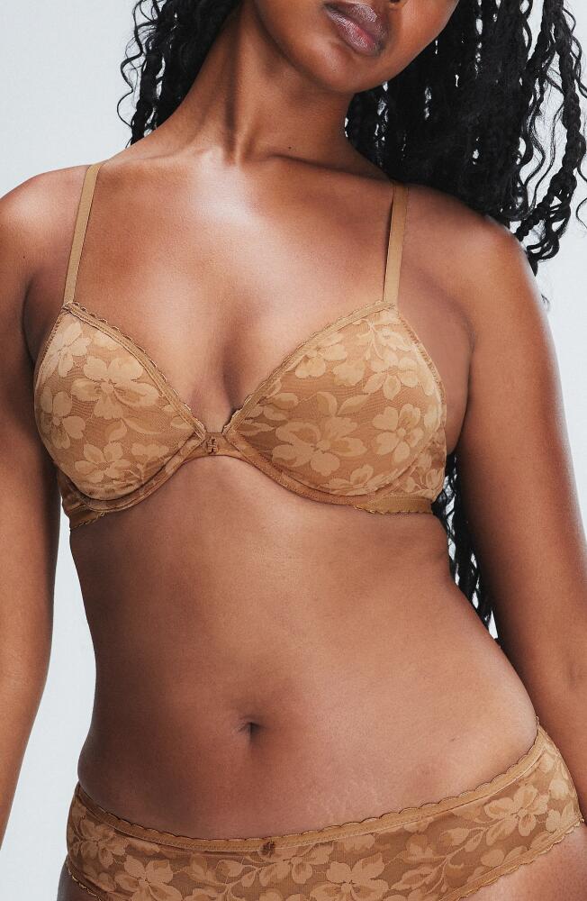 SAVAGE X FENTY Lavish Lace Unlined Plunge Bra in Sweet Latte Nude Cover