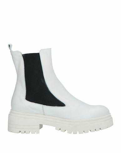 Cuplé Woman Ankle boots Off white Leather Cover