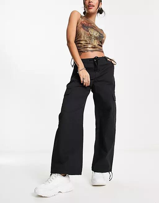 Weekday Getty cargo pants in black Cover