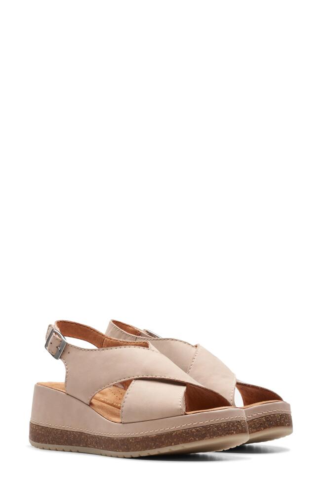 Clarks(r) Kassanda Step Wedge Sandal in Sand Nubuck Cover