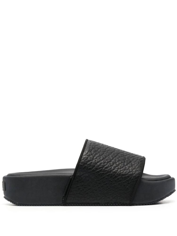 Y-3 pebbled open-toe slides - Black Cover