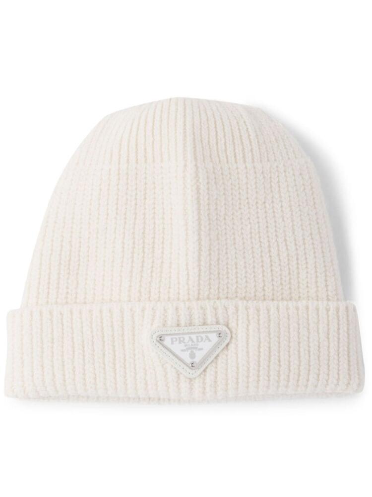 Prada triangle-logo beanie - White Cover