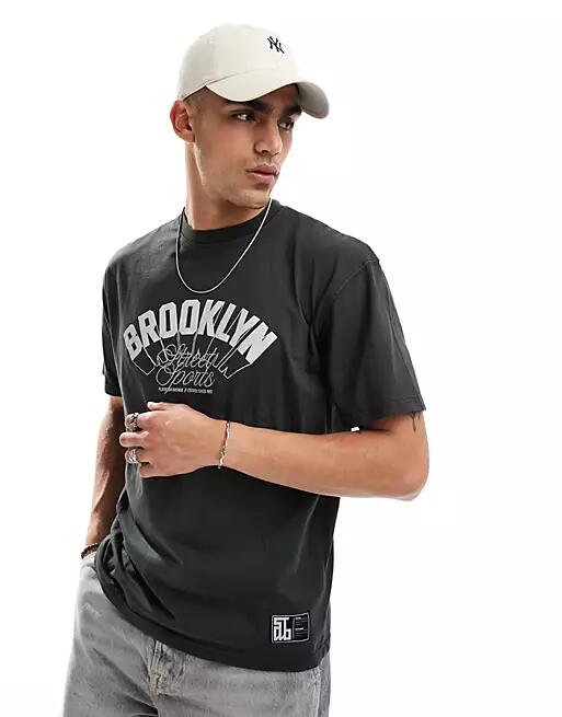 Pull & Bear Brooklyn printed t-shirt in black Cover