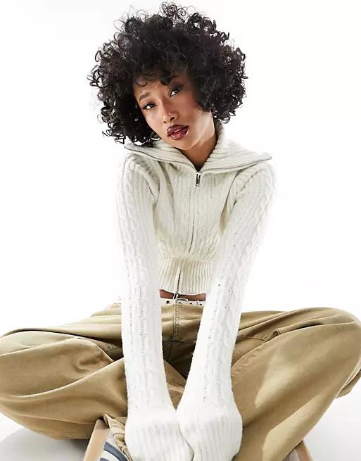 Bershka cable zip up cropped sweater in ecru-Neutral Cover