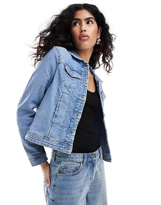 Only fitted denim jacket in light blue wash Cover