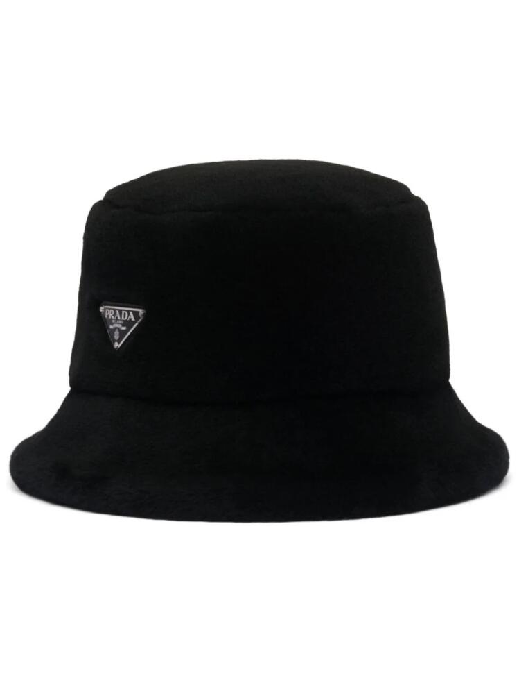 Prada triangle-logo shearling bucket hat - Black Cover