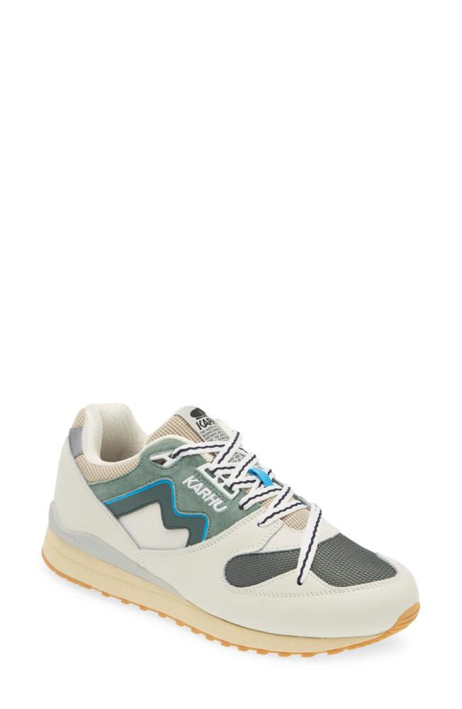 Karhu Gender Inclusive Synchron Classic Sneaker in Lily White/Forest Green Cover