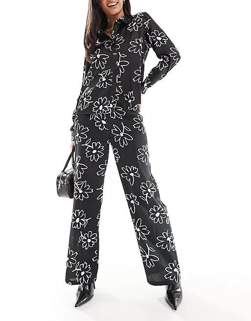 JDY wide leg pants in black floral print - part of a set Cover