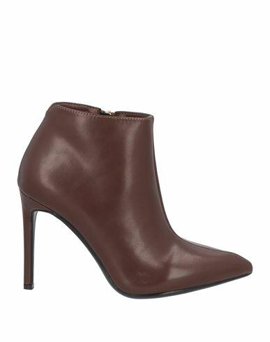 Francesco Milano Woman Ankle boots Cocoa Leather Cover