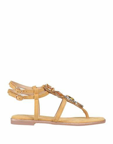 Alma En Pena. Woman Thong sandal Ocher Leather Cover