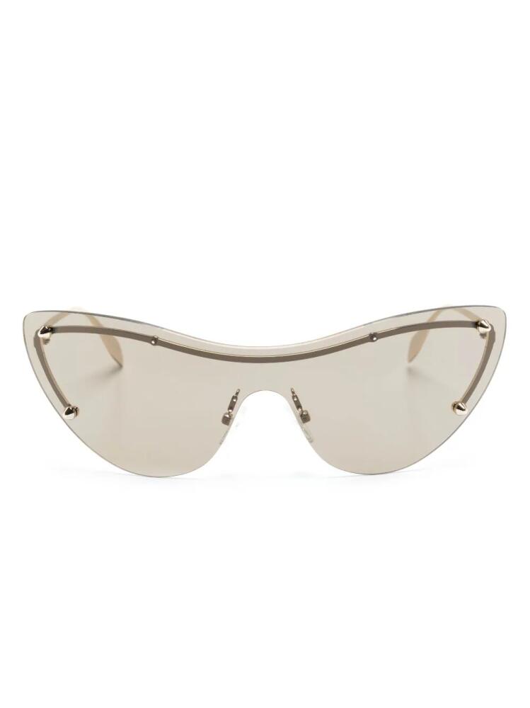 Alexander McQueen Eyewear Spike-stud detail cat-eye mask sunglasses - Gold Cover