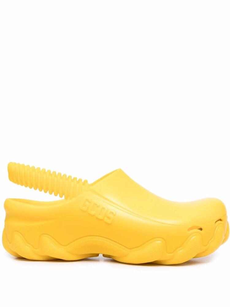 GCDS embossed-logo slingback clogs - Yellow Cover