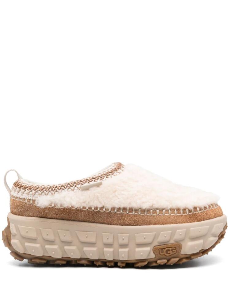 UGG Venture Daze Cozy slippers - Neutrals Cover