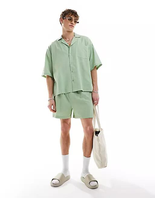 COLLUSION linen look beach shorts in sage green - part of a set Cover