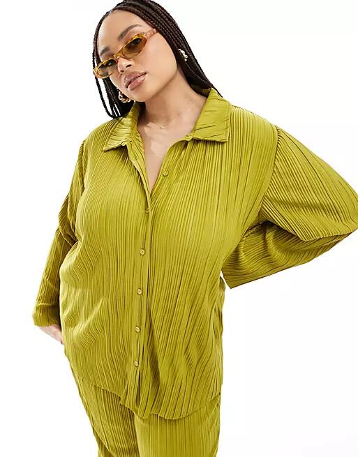 ONLY Curve exclusive plisse shirt in green - part of a set Cover