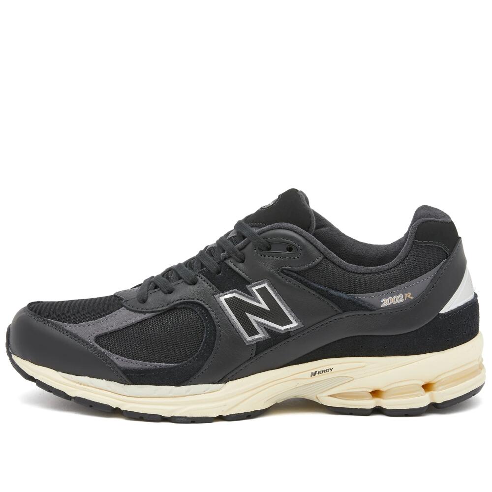 New Balance M2002RIB Sneakers in Black Cover