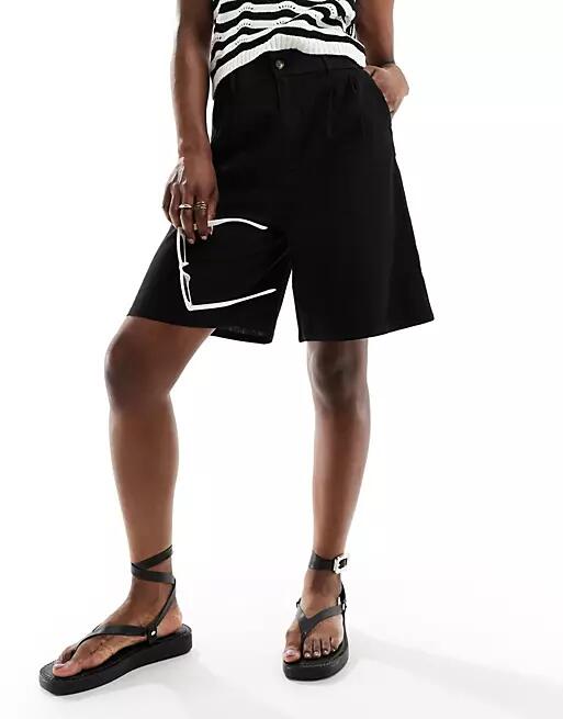 ONLY linen mix bermuda shorts in black Cover