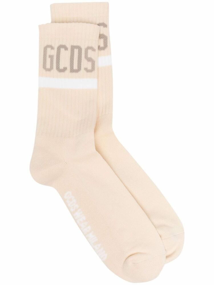 GCDS intarsia logo ribbed socks - Neutrals Cover