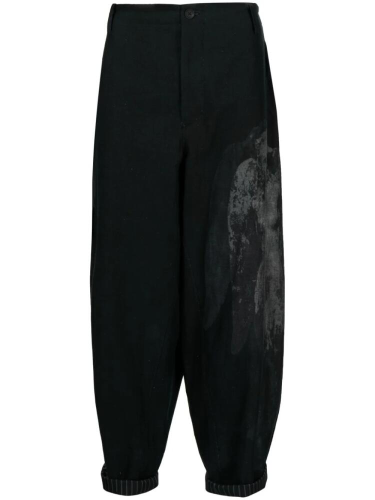 Yohji Yamamoto graphic-print drop-crotch trousers - Black Cover