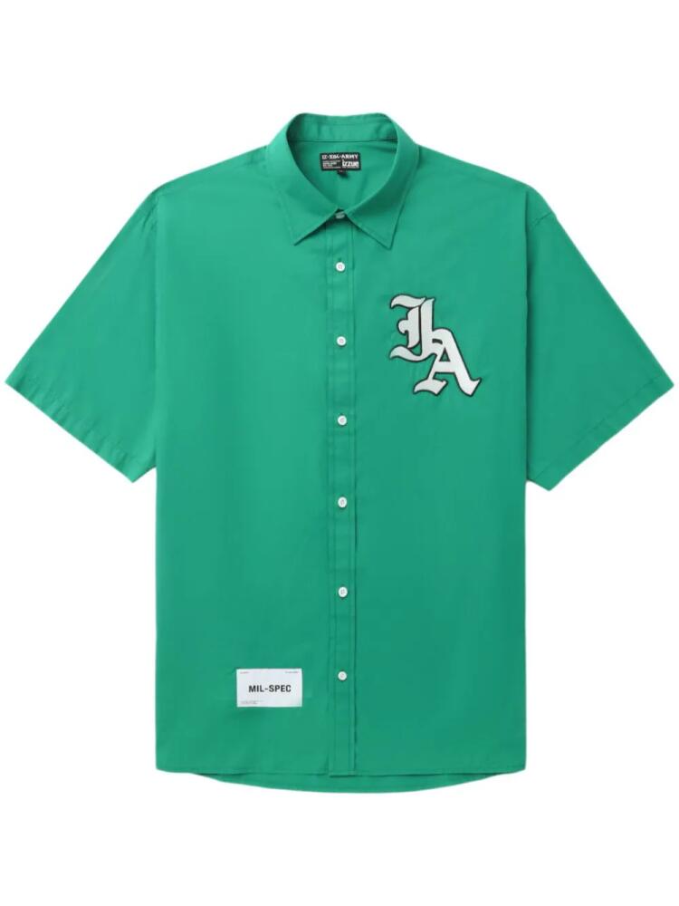 izzue logo-appliqué buttoned-up shirt - Green Cover