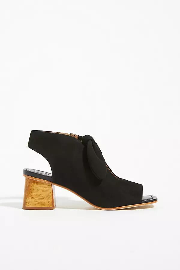 Bernardo Lizzie Block Heels Cover