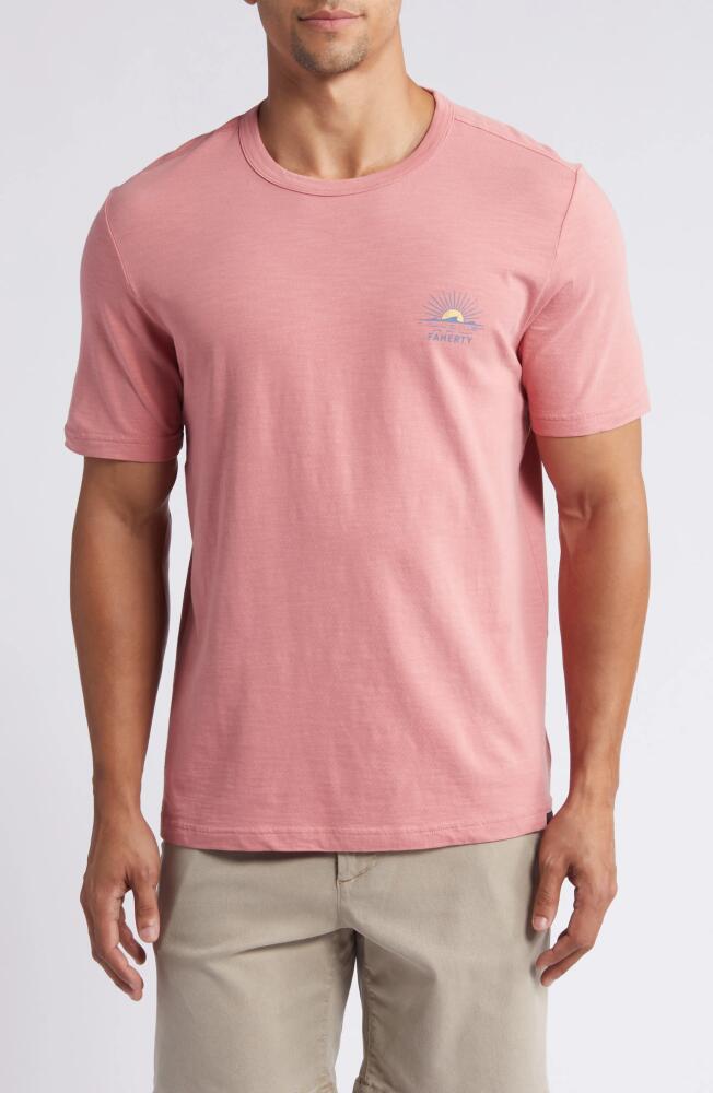 Faherty Sunwashed Graphic Organic Cotton T-Shirt in Faded Flag Cover