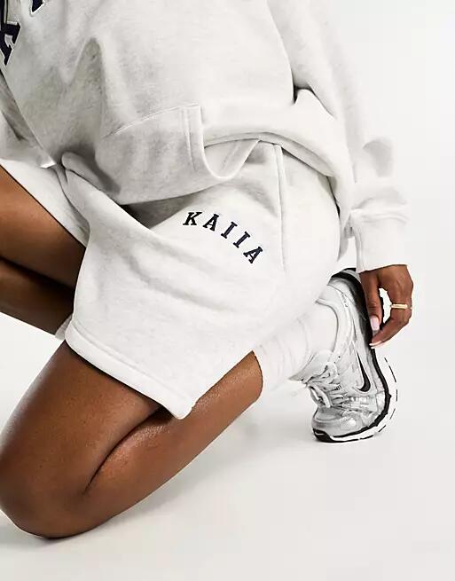 Kaiia sweat logo shorts in heather gray - part of a set Cover