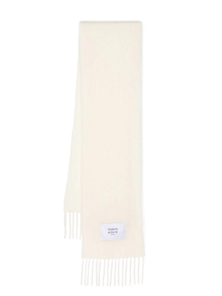 Maison Kitsuné logo-patch fringed scarf - White Cover