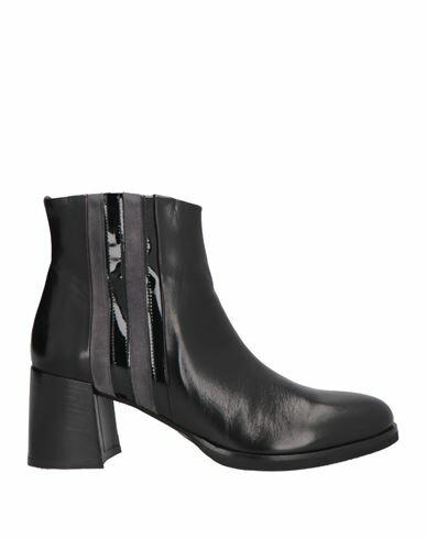 Calpierre Woman Ankle boots Black Leather Cover