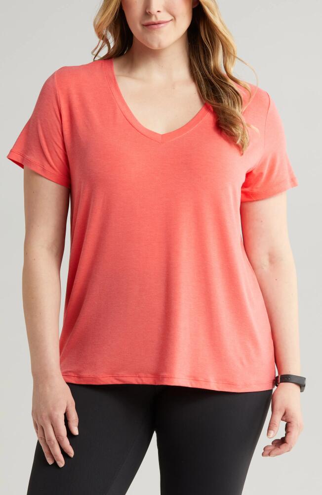 zella Breathe Active V-Neck Tee in Red Cayenne Cover