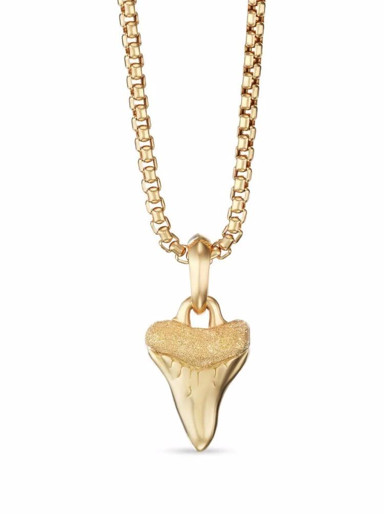 David Yurman 18kt yellow gold 17mm shark tooth enhancer amulet Cover