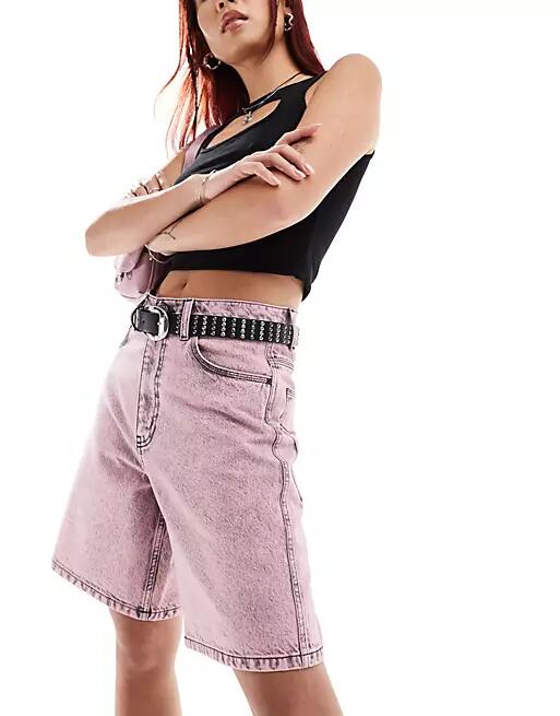 COLLUSION X002 bermuda shorts in pink acid wash Cover