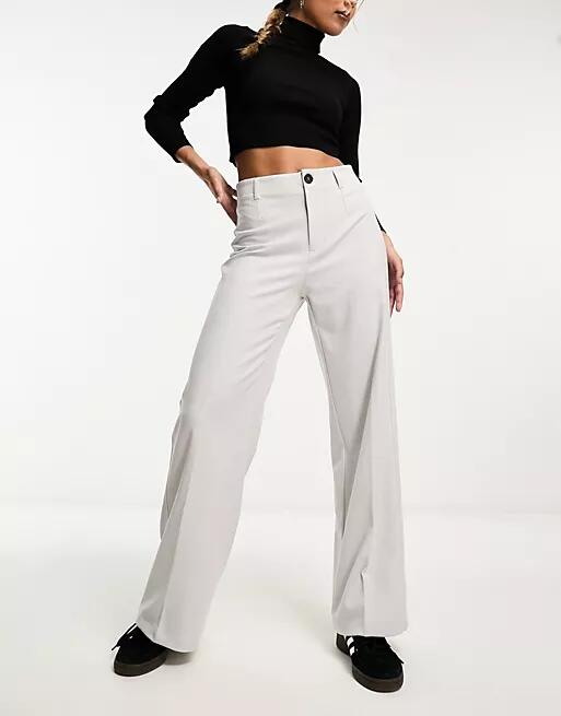 Bershka Petite wide leg tailored pants in pale gray Cover