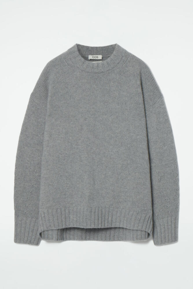 COS CHUNKY PURE CASHMERE CREW-NECK SWEATER Cover