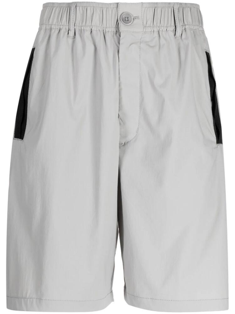 izzue logo-patch shorts - Grey Cover