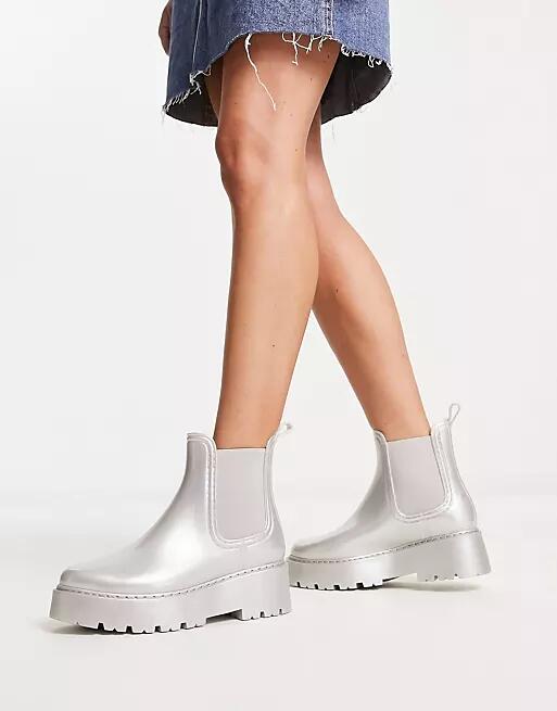 ASOS DESIGN Gadget chunky chelsea wellies in silver Cover