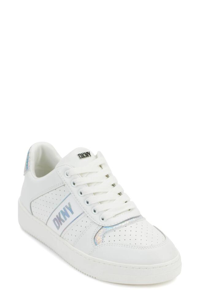 DKNY Odlin Sneaker in Pale Wht/Silver Cover