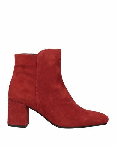 Paola Ferri Woman Ankle boots Brick red Leather Cover