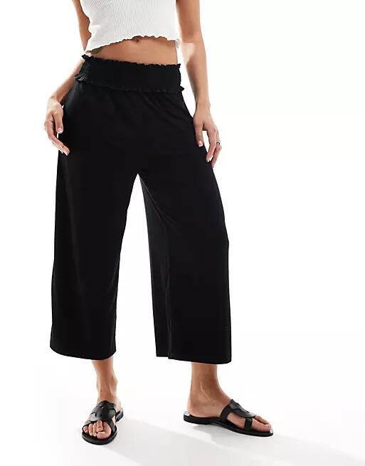 ASOS DESIGN shirred waist cropped culotte pants in black Cover