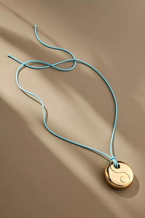 Timeless Pearly Blue Thread Pendant Necklace Cover