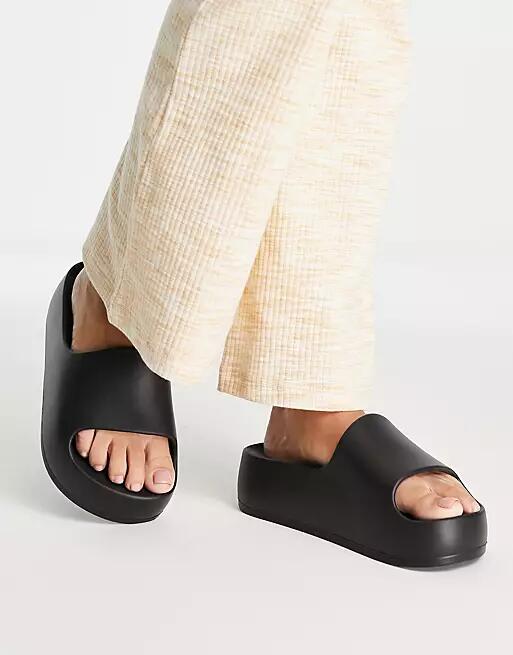 ASOS DESIGN February flatform one piece sliders in black Cover