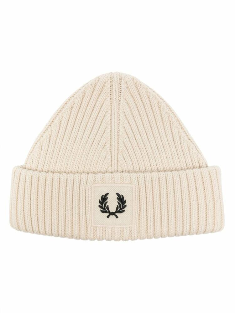 Fred Perry logo-appliqué ribbed beanie - Neutrals Cover