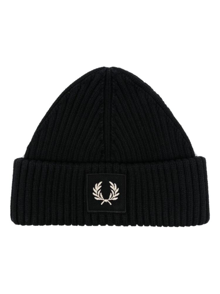 Fred Perry logo-patch ribbed beanie - Black Cover