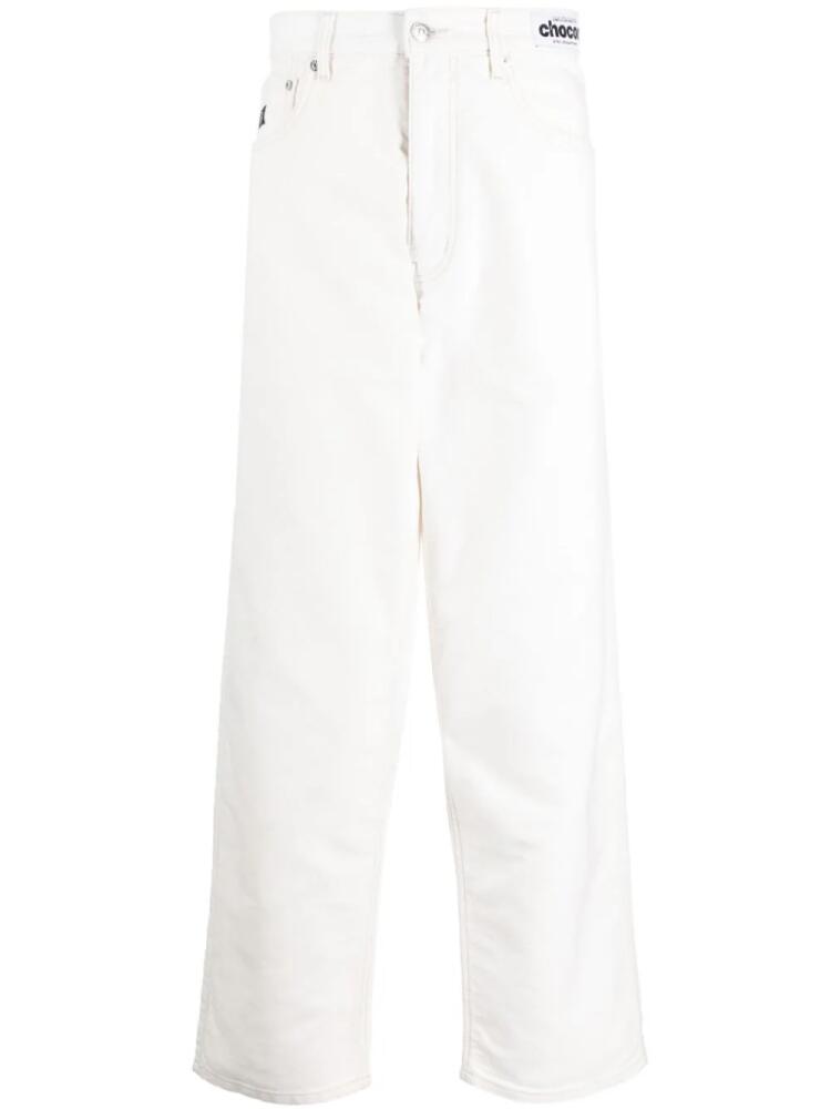 CHOCOOLATE drop-crotch straight-leg jeans - White Cover